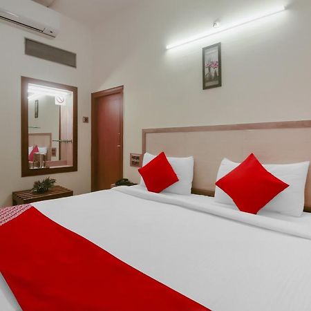 Kaveri Hotel Bed & Breakfast ไมซอร์ ภายนอก รูปภาพ