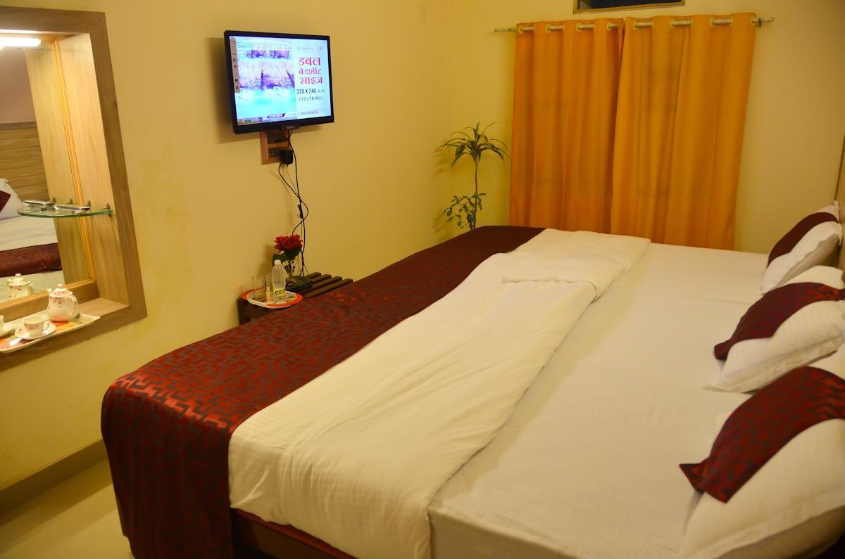 Kaveri Hotel Bed & Breakfast ไมซอร์ ภายนอก รูปภาพ