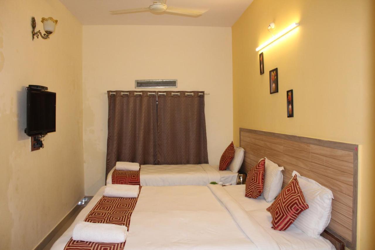 Kaveri Hotel Bed & Breakfast ไมซอร์ ภายนอก รูปภาพ