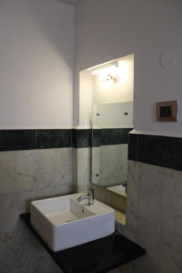 Kaveri Hotel Bed & Breakfast ไมซอร์ ภายนอก รูปภาพ