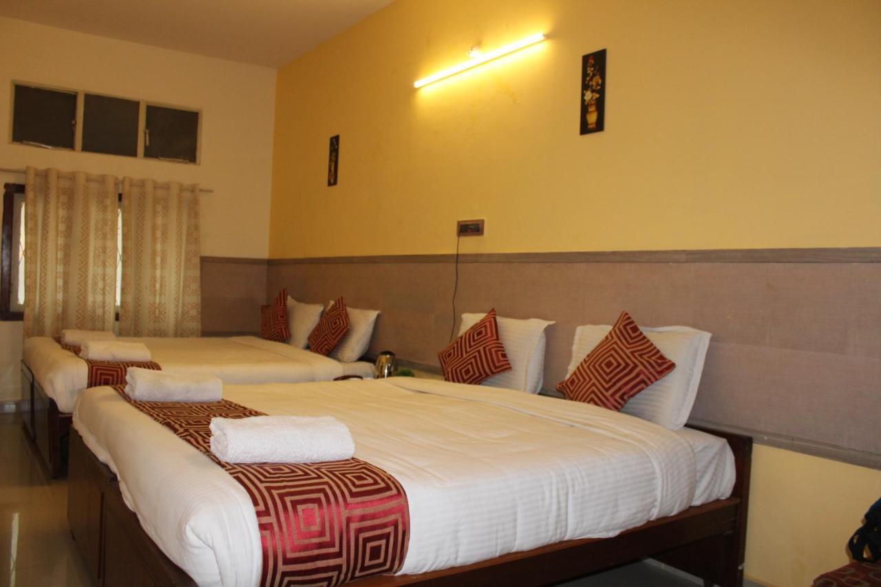 Kaveri Hotel Bed & Breakfast ไมซอร์ ภายนอก รูปภาพ