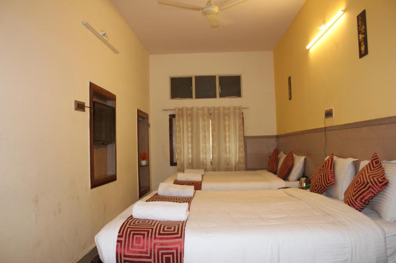 Kaveri Hotel Bed & Breakfast ไมซอร์ ภายนอก รูปภาพ