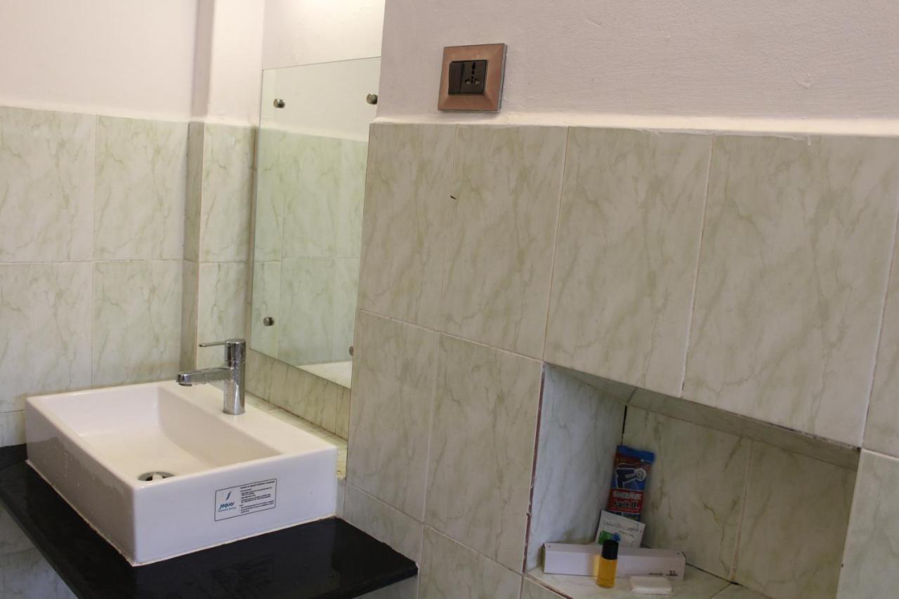 Kaveri Hotel Bed & Breakfast ไมซอร์ ภายนอก รูปภาพ