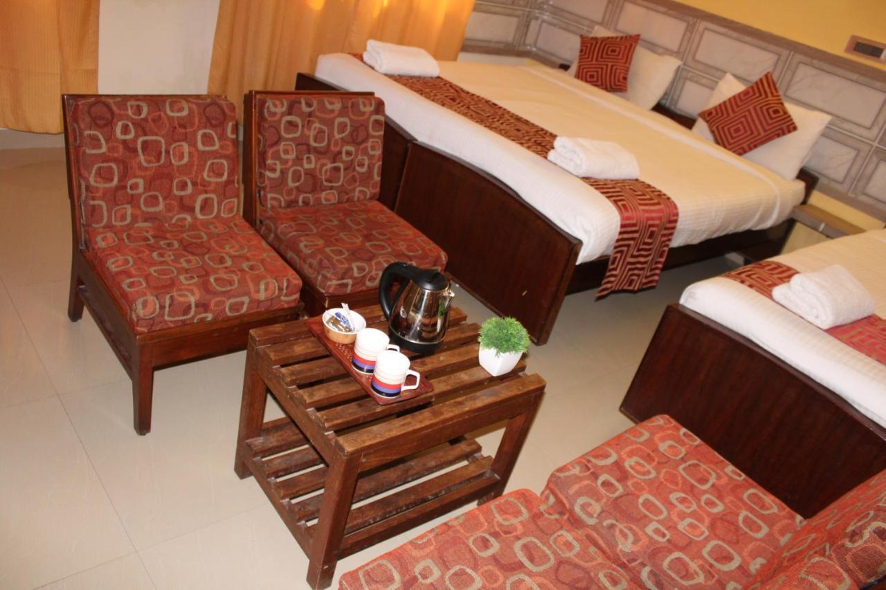 Kaveri Hotel Bed & Breakfast ไมซอร์ ภายนอก รูปภาพ
